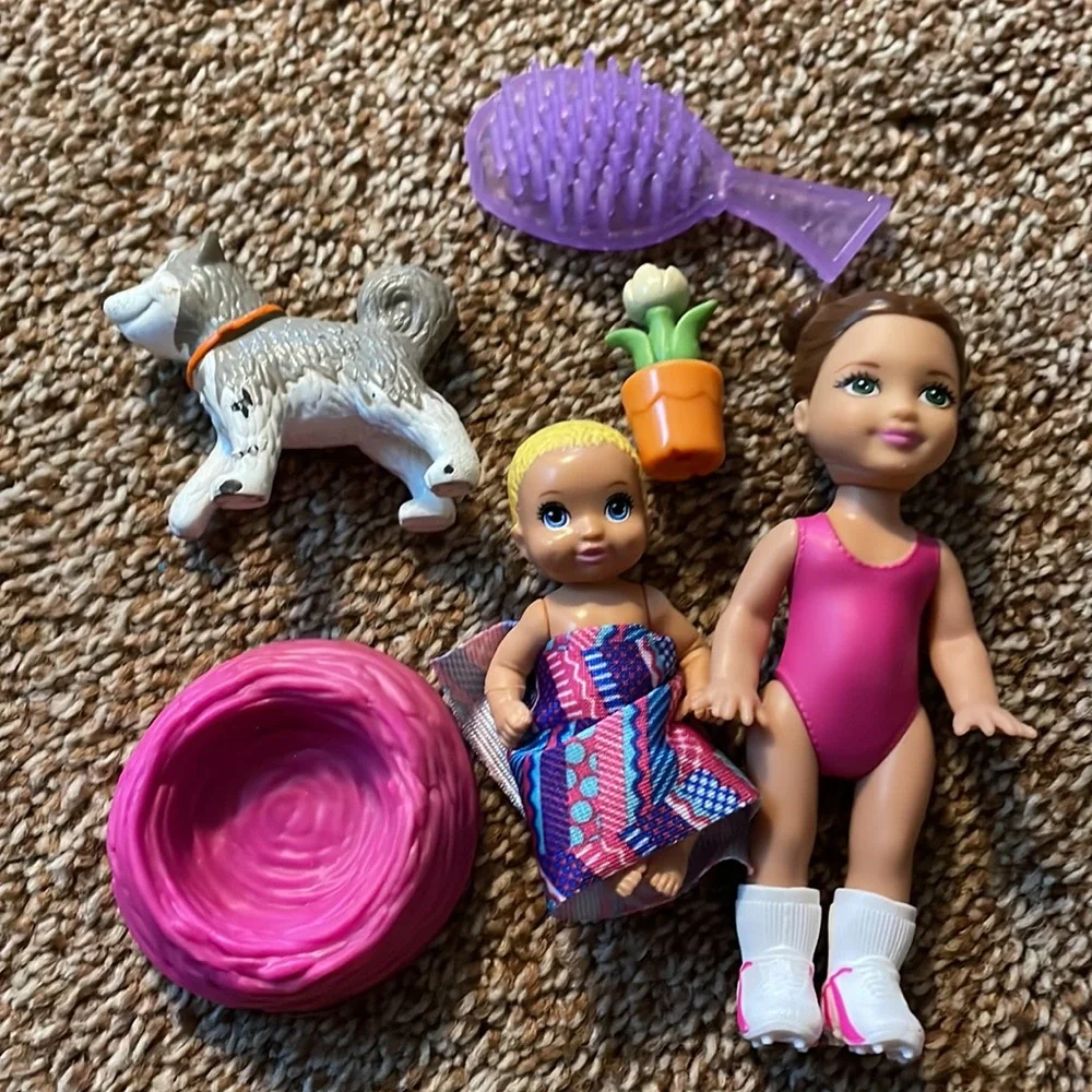Mommie Barbie, kids and accessories
